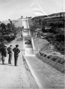 Il salto di Esenta all'epoca di costruzione del canale Arnò (1930)